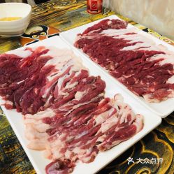 晋城路羊蝎子火锅里的热气羊肉，是上海人冬日里的心头好